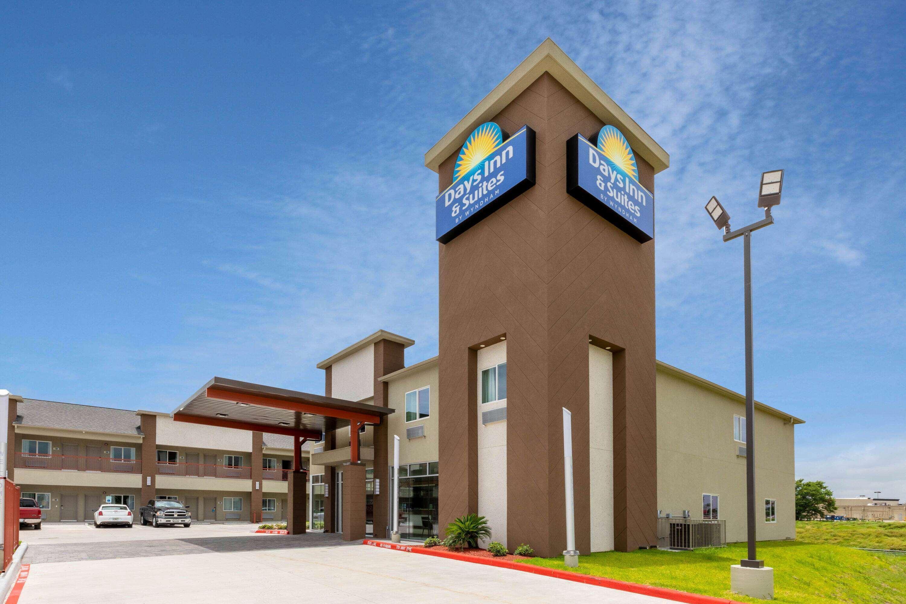 Days Inn & Suites By Wyndham Downtown/University Of Houston Exterior photo